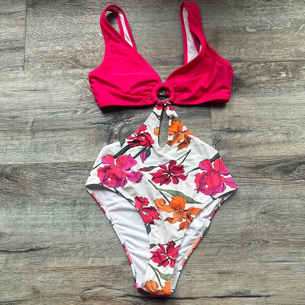 Albion Fit size M one-piece swimsuit